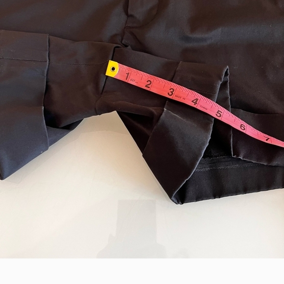 Club Monaco Black Women's Black Mid Rise Shorts Cuffed Buckle Detail Size 8 - Picture 7 of 7